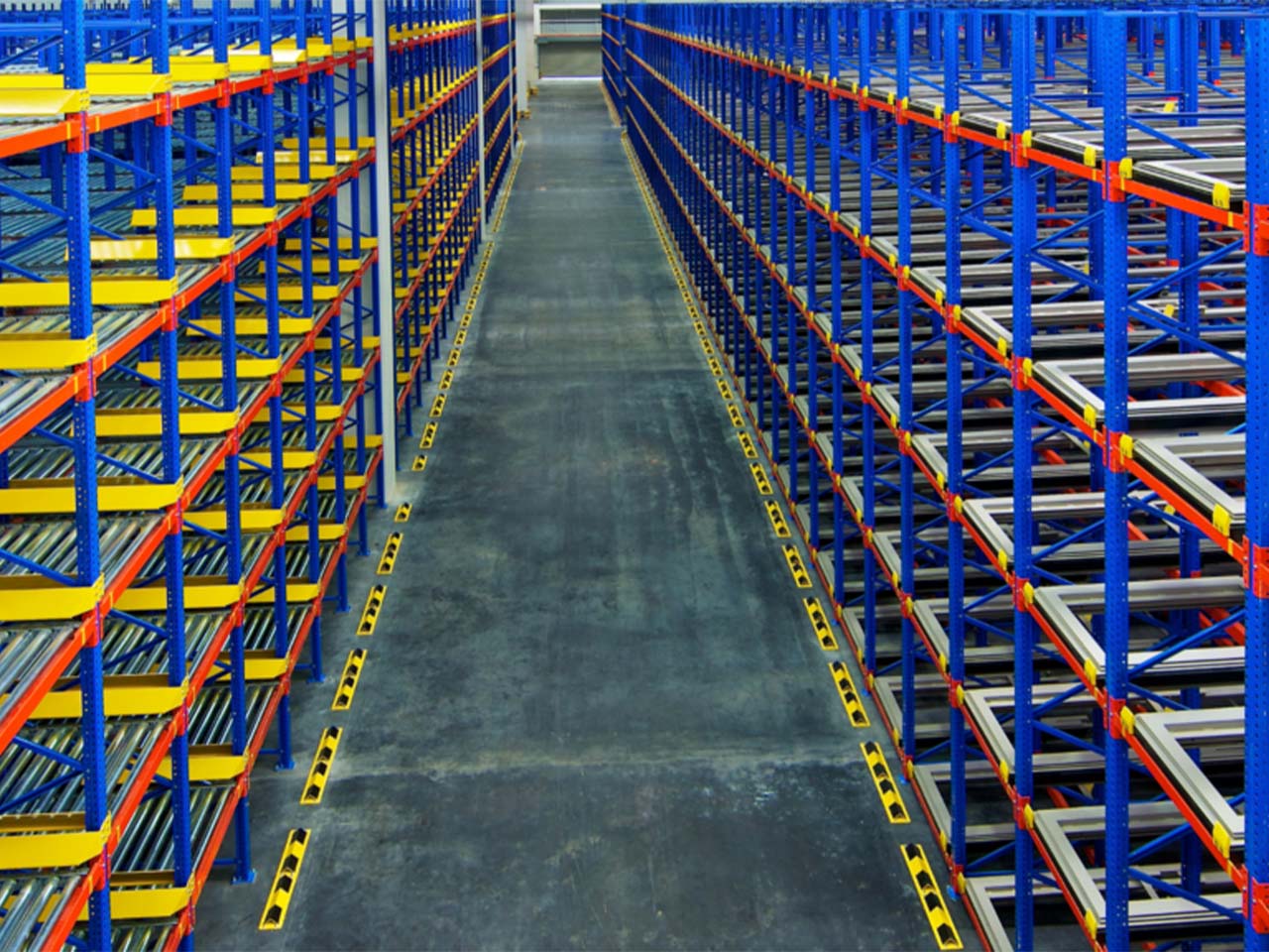 تخزين طبليات الخدمة